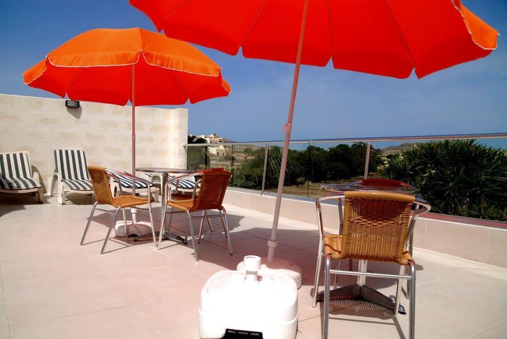 Anna Karistu Accommodation Kercem Exterior photo